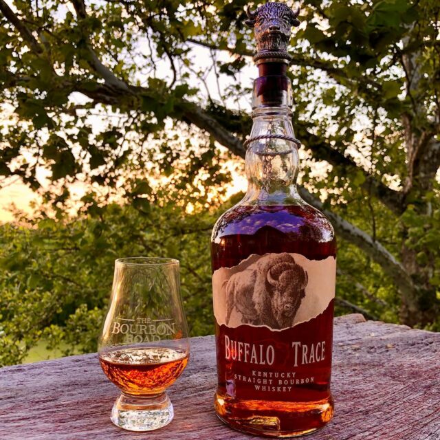 Buffalo Trace Bourbon Whiskey x Bourbon Cream Bundle